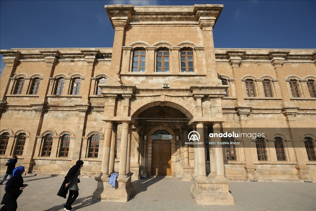 Mardin ve Şırnak'a özgü geleneksel motifler çini sanatıyla buluştu