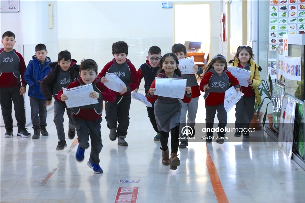 Aksaray'da okullarda karne heyecanı
