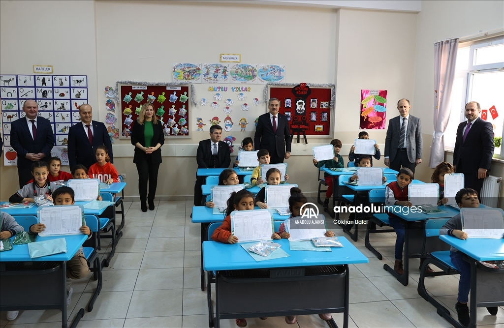 Edirne'de öğrenciler karnelerini aldı