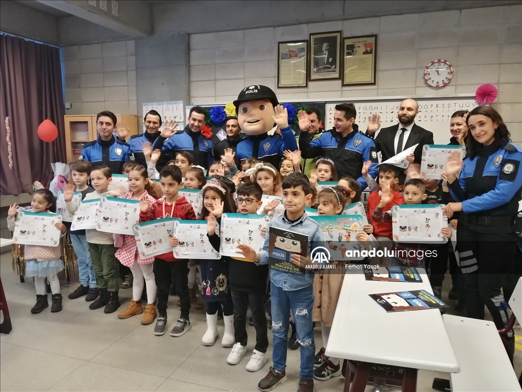 Toplum Destekli Polislerden karne alan öğrencilere "Cesur" sürprizi