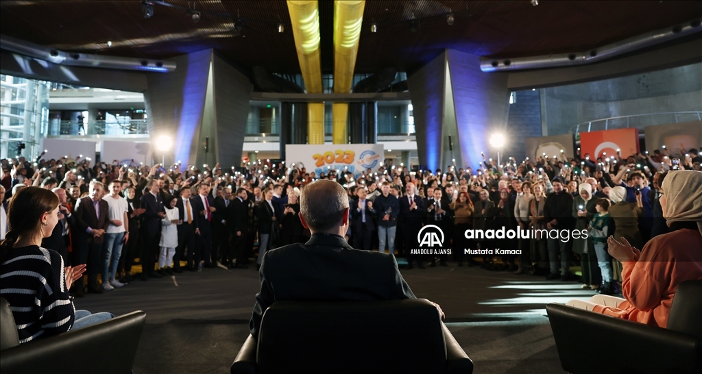 Cumhurbaşkanı Erdoğan, "İlk Oyum AK Parti'ye, İlk Oyum Erdoğan'a" programında gençlerle bir araya geldi: