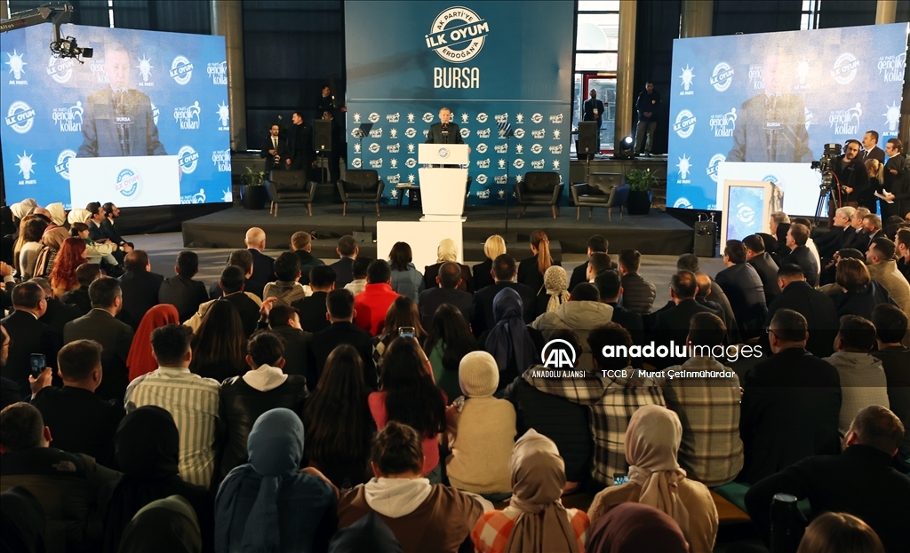 Cumhurbaşkanı Erdoğan, "İlk Oyum AK Parti'ye, İlk Oyum Erdoğan'a" programında gençlerle bir araya geldi: