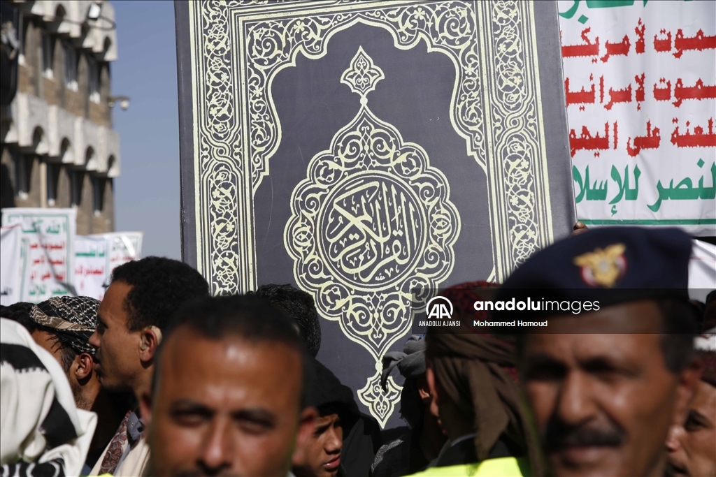 İsveç'te Kur'an-ı Kerim yakılması Yemen'de protesto edildi