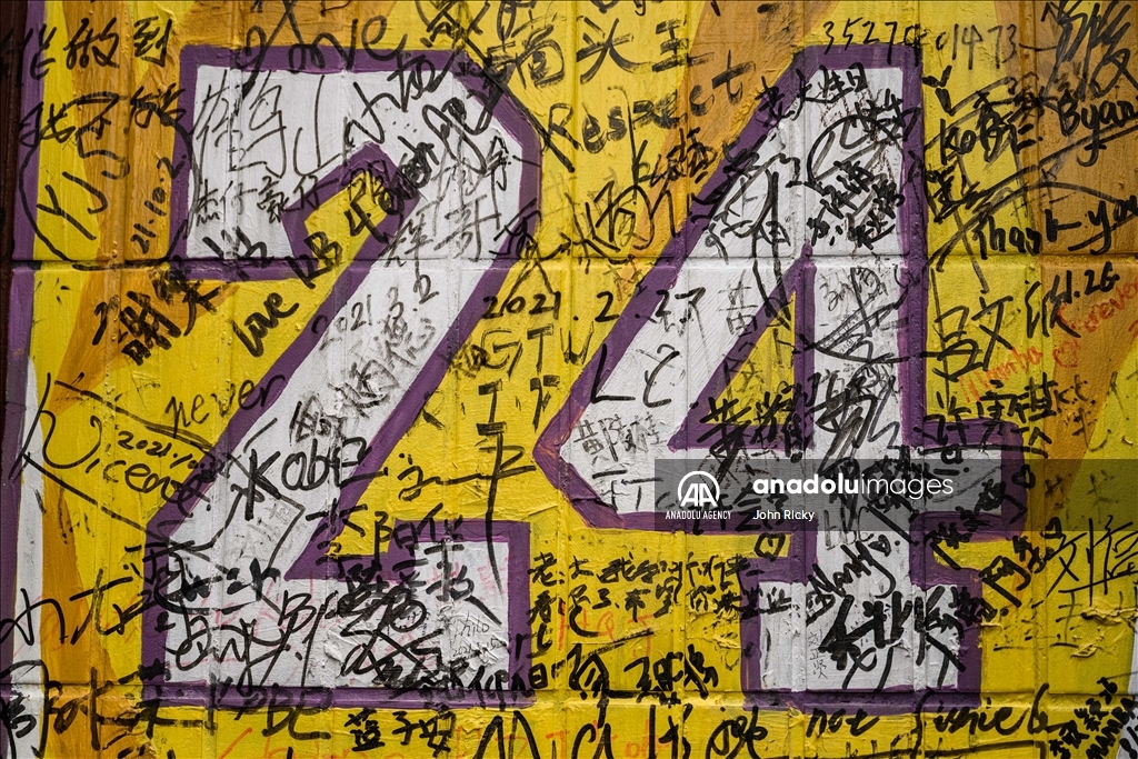 Fans mourn Kobe Bryant in China's Guangzhou