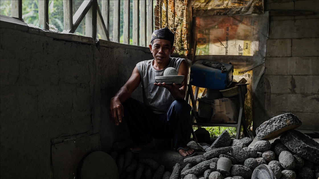  Endonezya'da geleneksel havan üretimi