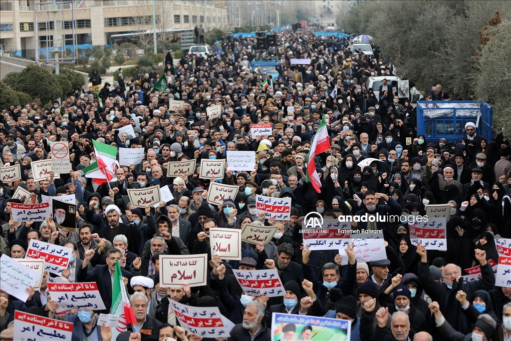 İsveç'teki Kur'an-ı Kerim yakma eylemi Tahran'da protesto edildi