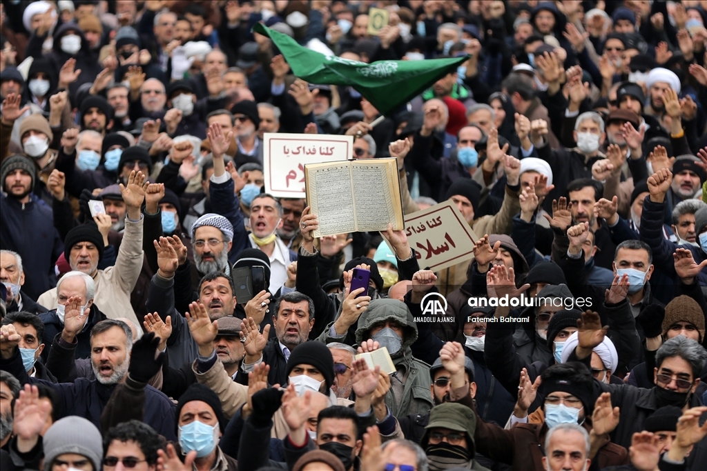İsveç'teki Kur'an-ı Kerim yakma eylemi Tahran'da protesto edildi