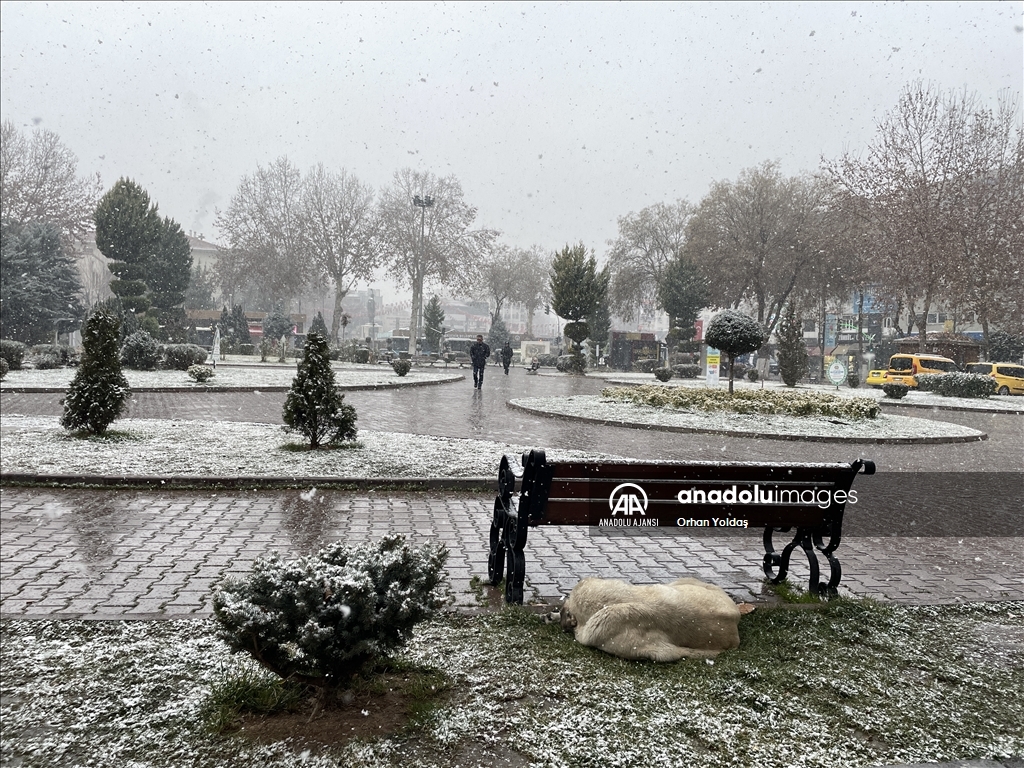 Malatya'da kar yağışı etkili oluyor