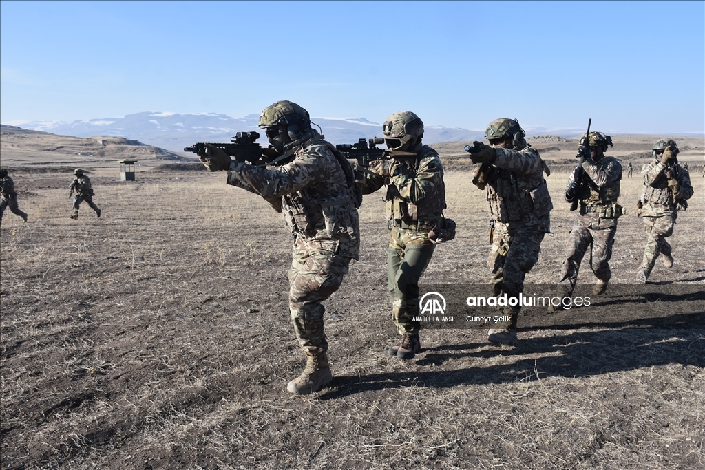 Türk Silahlı Kuvvetlerinin Kars'ta düzenlediği "Kış-2023 Tatbikatı" sürüyor