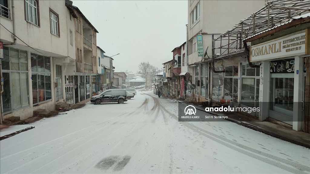 Çelikhan’da kar yağışı