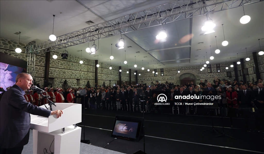 Cumhurbaşkanı Erdoğan, "Kökümüz Mazide, Gözümüz Atide" programında gençlerle buluştu: 