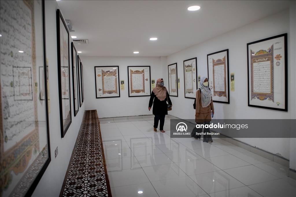 Malezya'da İslam sanatları koleksiyonu sergisi ziyarete açıldı