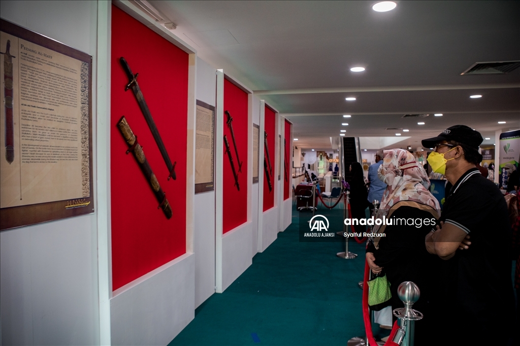 Malezya'da İslam sanatları koleksiyonu sergisi ziyarete açıldı