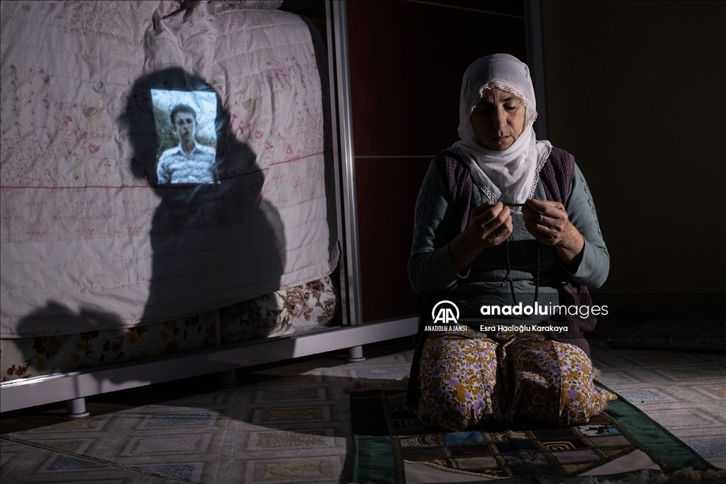 AA'nın "Diyarbakır Anneleri İçin Zamanın Durduğu An" fotoğraf sergisi açıldı