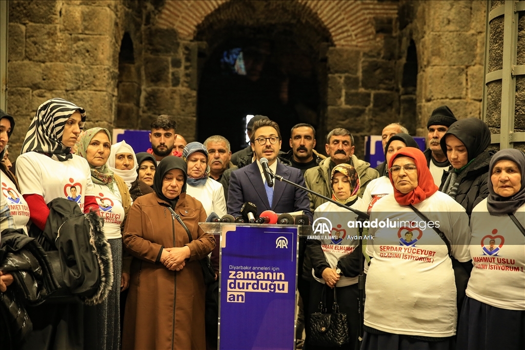 AA'nın "Diyarbakır Anneleri İçin Zamanın Durduğu An" fotoğraf sergisi açıldı
