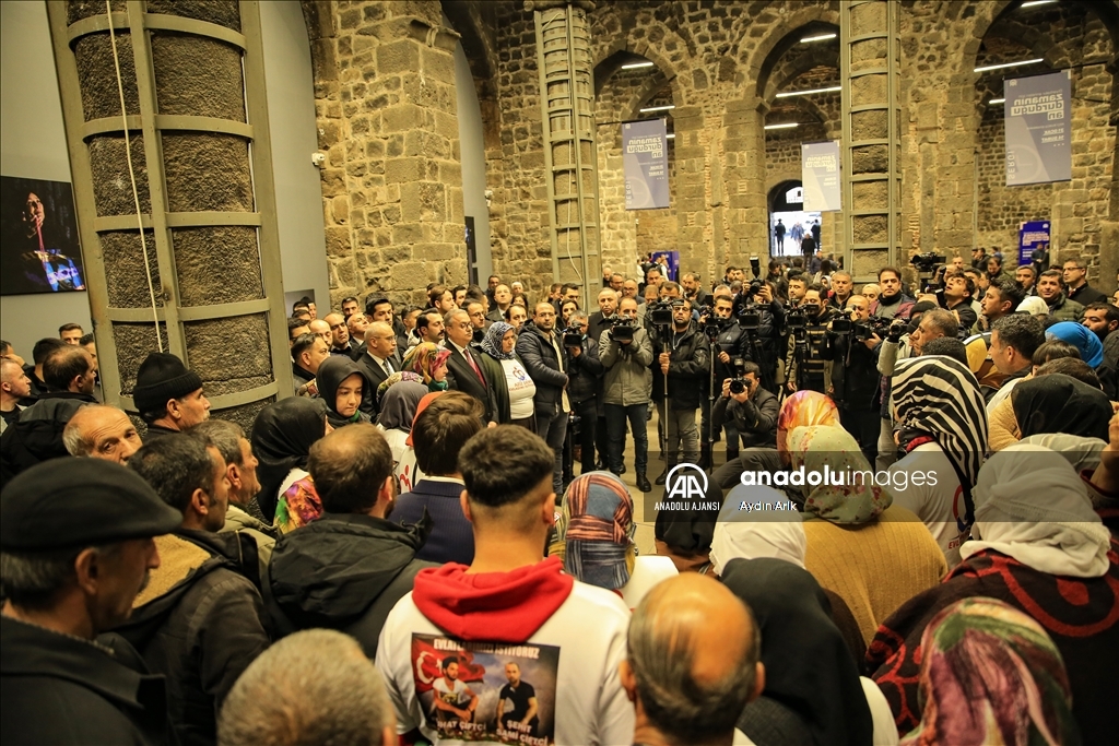 AA'nın "Diyarbakır Anneleri İçin Zamanın Durduğu An" fotoğraf sergisi açıldı