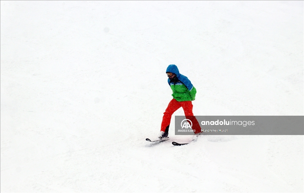 Palandöken'de yoğun kar turizmcilerin yüzünü güldürdü