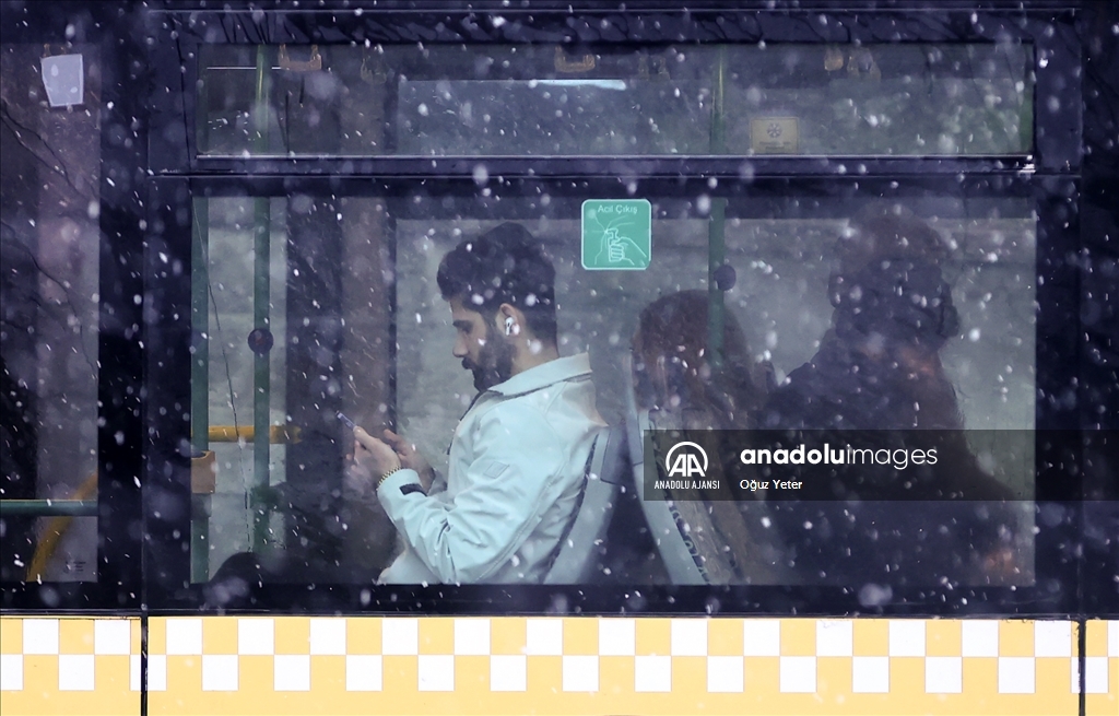 İstanbul'da kar yağışı etkili oldu