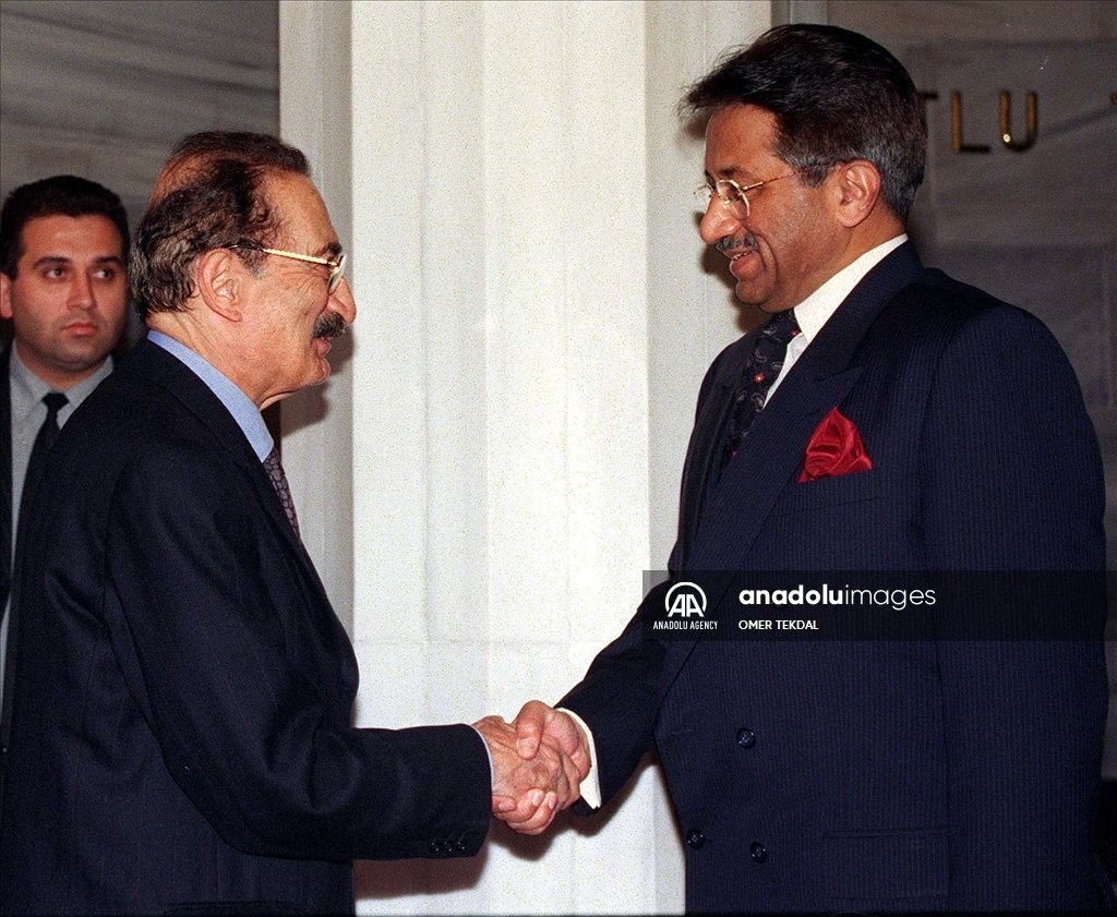 Pakistan's former military ruler Gen. Pervez Musharraf with Türkiye's former Prime Minister Bulent Ecevit