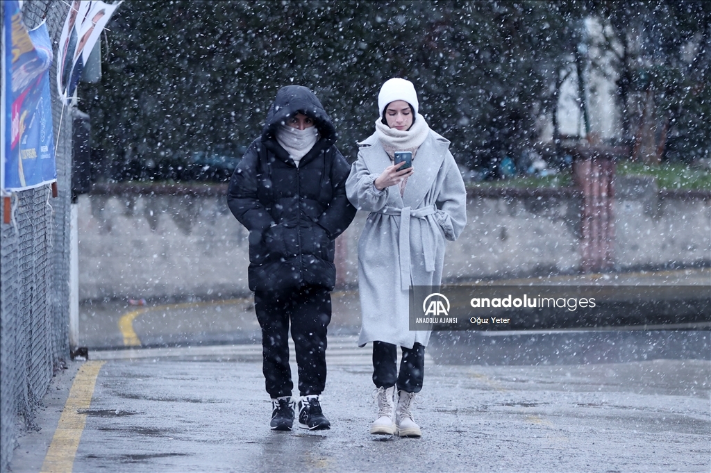 İstanbul'da kar yağışı etkili oldu