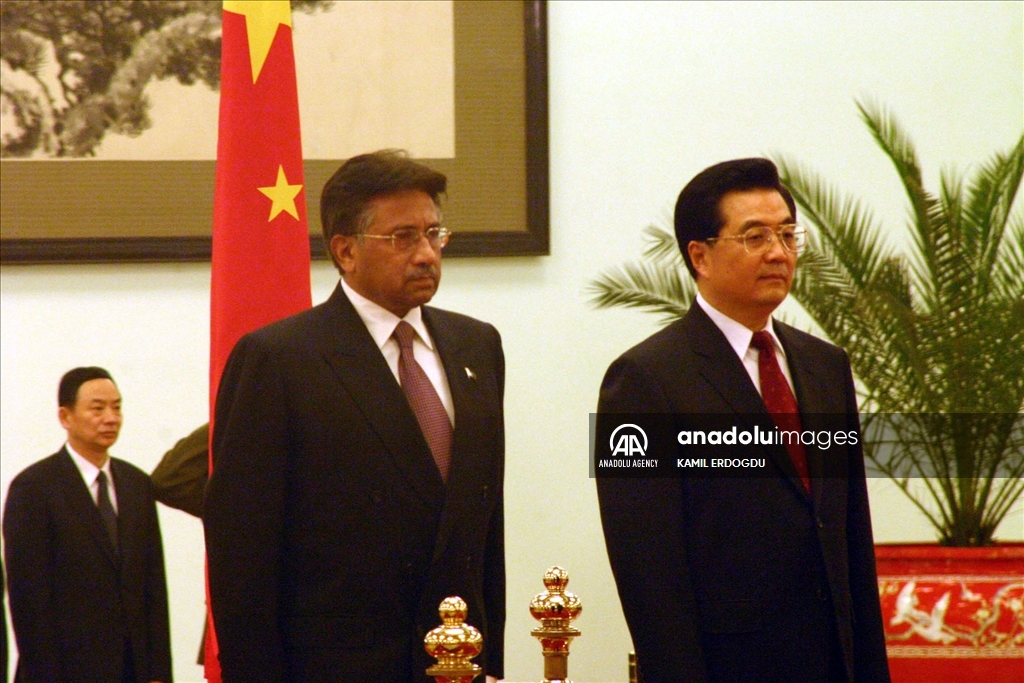 Pakistan's former military ruler Gen. Pervez Musharraf with China's former President Hu Cintao