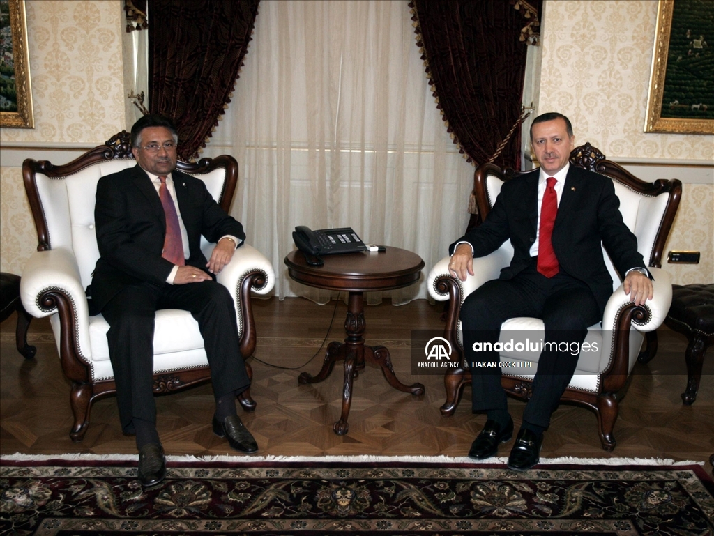 Pakistan's former military ruler Gen. Pervez Musharraf with Türkiye's then-Prime Minister Recep Tayyip Erdogan