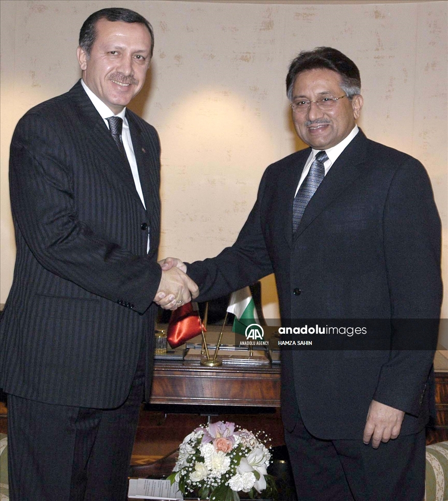 Pakistan's former military ruler Gen. Pervez Musharraf with Türkiye's then-Prime Minister Recep Tayyip Erdogan