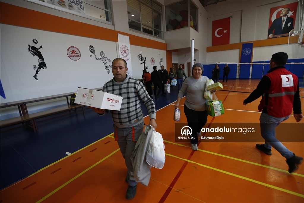 Antalya'da depremzedeler için yardım kampanyası başlatıldı