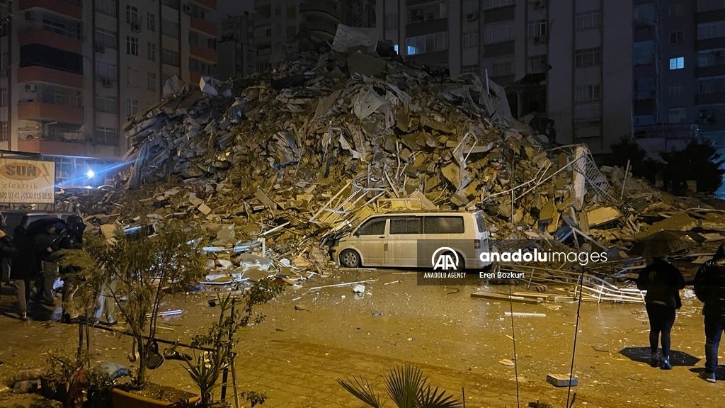 زلزال بقوة 7.4 درجات يضرب جنوبي تركيا