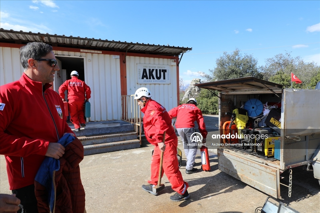 Antalya'dan deprem bölgesine yardım ve destekler sürüyor
