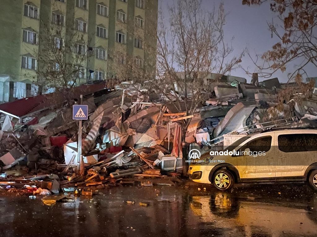 Kahramanmaraş'ta 7,4 büyüklüğünde deprem meydana geldi