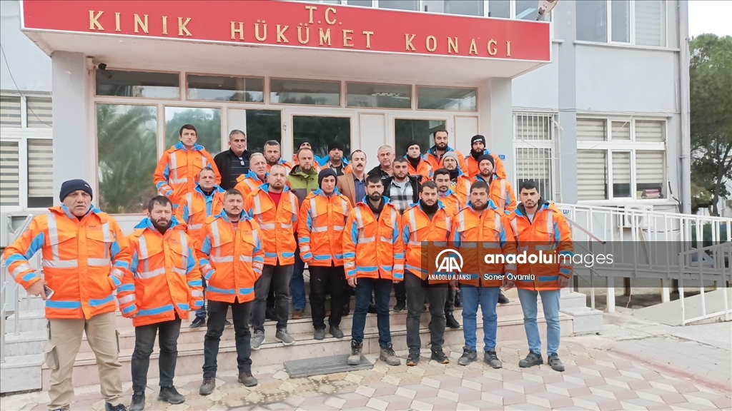 Manisa'dan deprem bölgesine yardımlar sürüyor