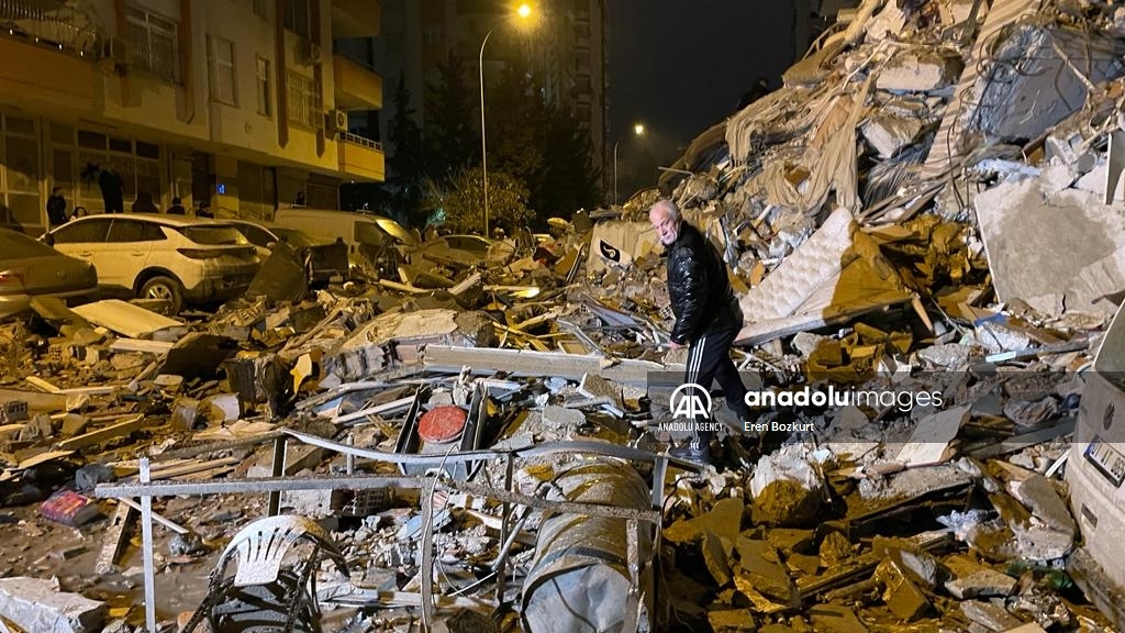 زلزال بقوة 7.4 درجات يضرب جنوبي تركيا