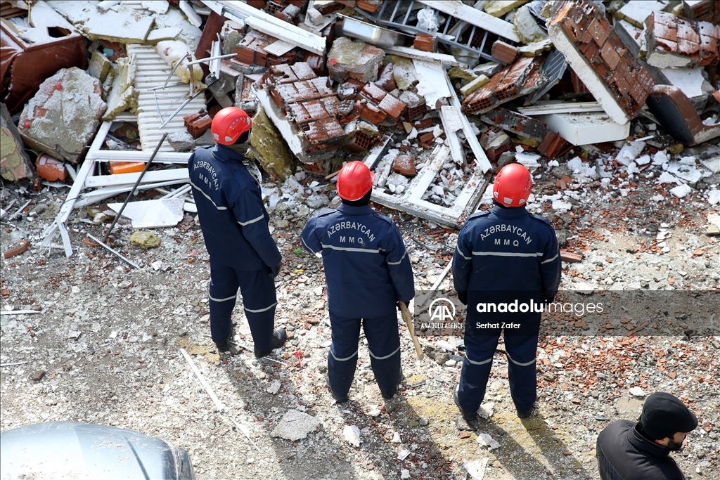 سربازان آذربایجانی به تیم‌های امداد و نجات در قهرمان‌مارش پیوستند 