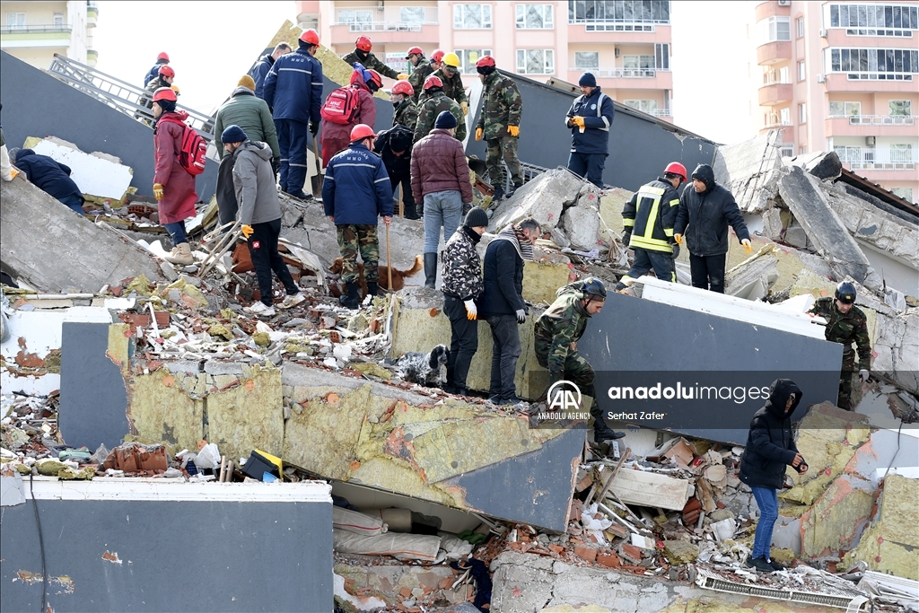 سربازان آذربایجانی به تیم‌های امداد و نجات در قهرمان‌مارش پیوستند 