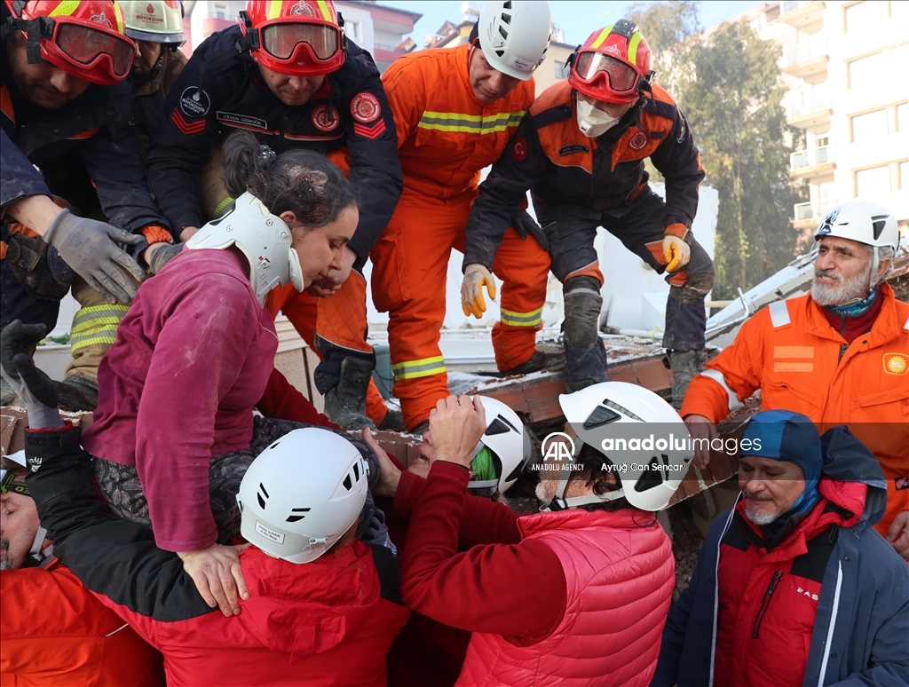 Baby and her mother rescued under rubble after 29 hours of 7.7 magnitude