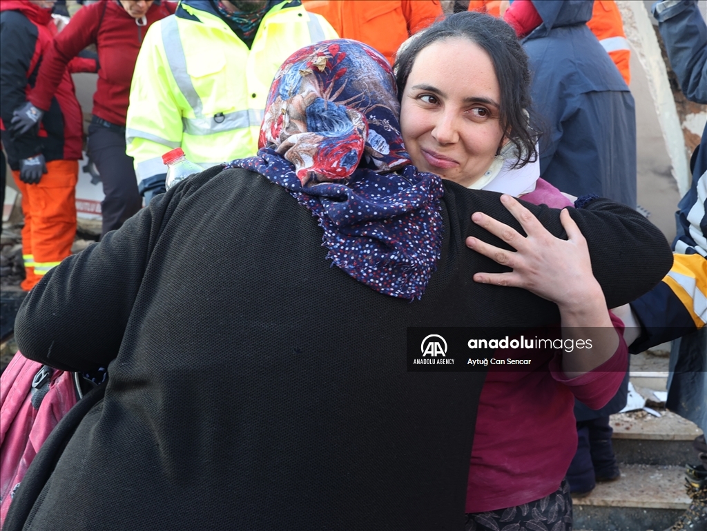 Baby and her mother rescued under rubble after 29 hours of 7.7 magnitude