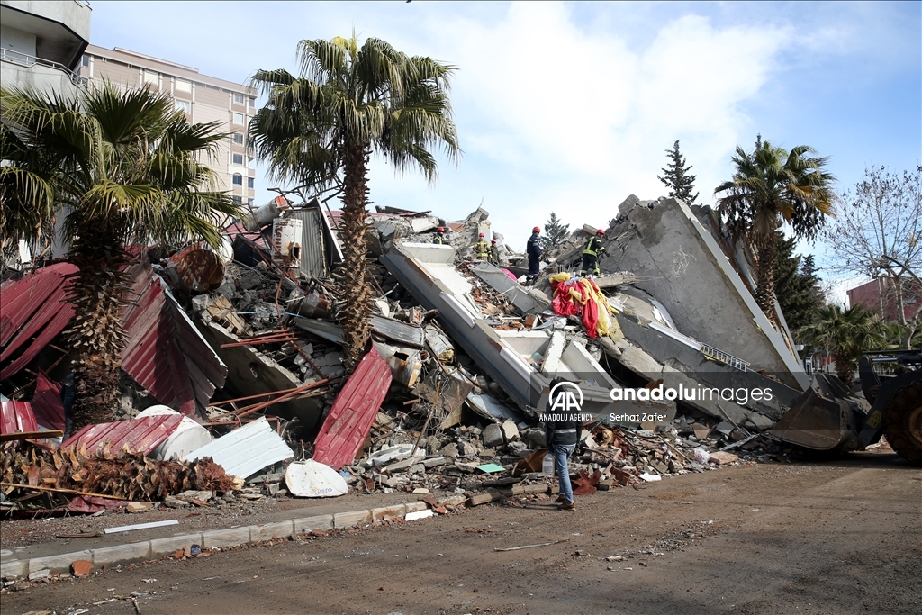 سربازان آذربایجانی به تیم‌های امداد و نجات در قهرمان‌مارش پیوستند 