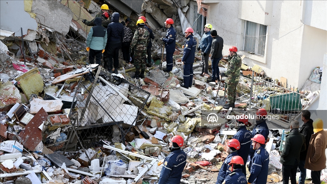 سربازان آذربایجانی به تیم‌های امداد و نجات در قهرمان‌مارش پیوستند 