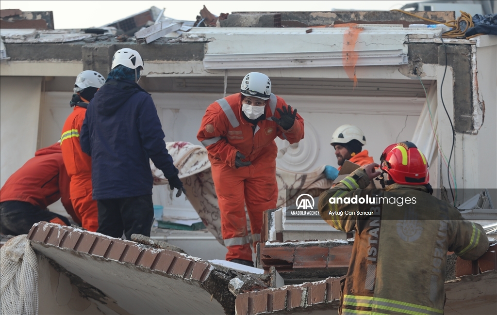 Baby and her mother rescued under rubble after 29 hours of 7.7 magnitude