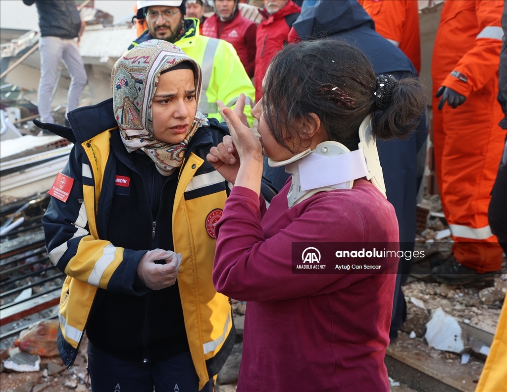 Baby and her mother rescued under rubble after 29 hours of 7.7 magnitude