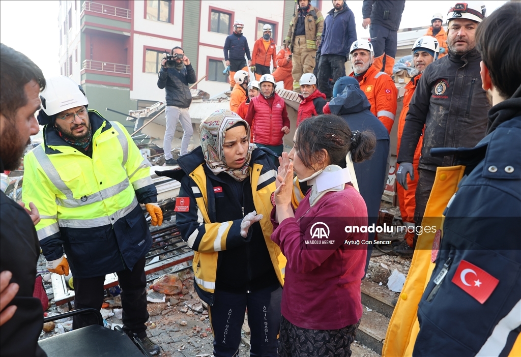 Baby and her mother rescued under rubble after 29 hours of 7.7 magnitude