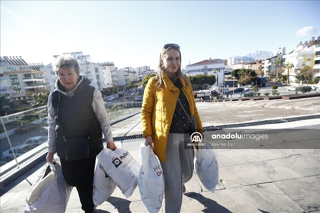 Россияне и украинцы в Анталье вносят вклад в сбор помощи для зоны бедствия