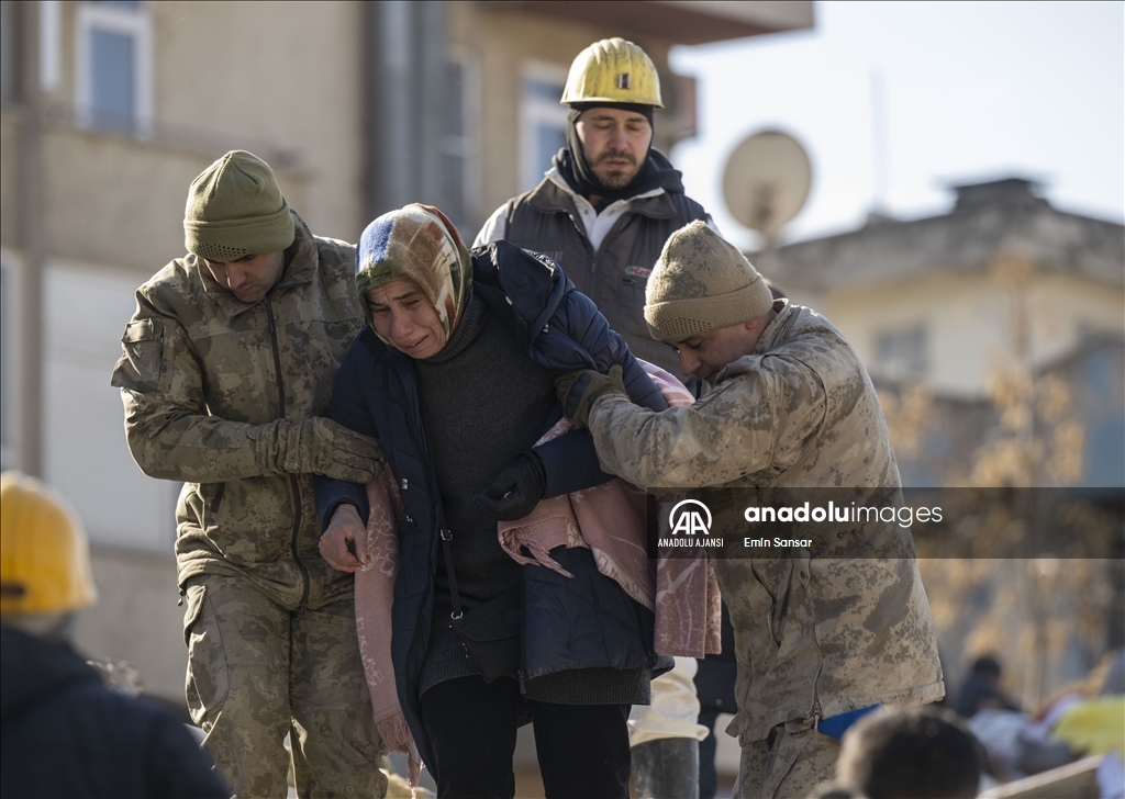 Kahramanmaraş'ta arama kurtarma çalışmaları devam ediyor