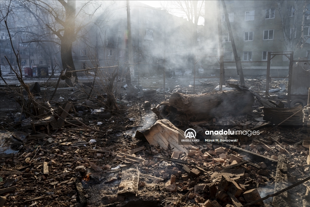 Ukrayna'daki saldırılarda harabeye dönen Kostiantynivka'da yaşam savaşın gölgesinde devam ediyor