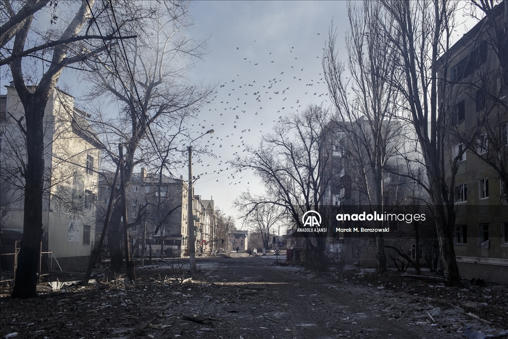 Ukrayna'daki saldırılarda harabeye dönen Kostiantynivka'da yaşam savaşın gölgesinde devam ediyor