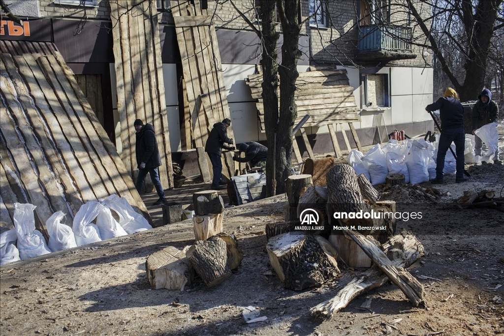 Ukrayna'daki saldırılarda harabeye dönen Kostiantynivka'da yaşam savaşın gölgesinde devam ediyor