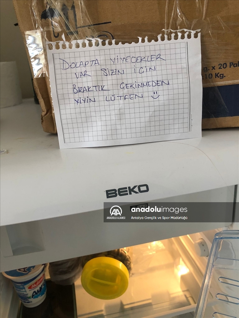 Antalya'da üniversiteliler odalarına yerleşecek depremzedeler için dolaplarını dolu bıraktı