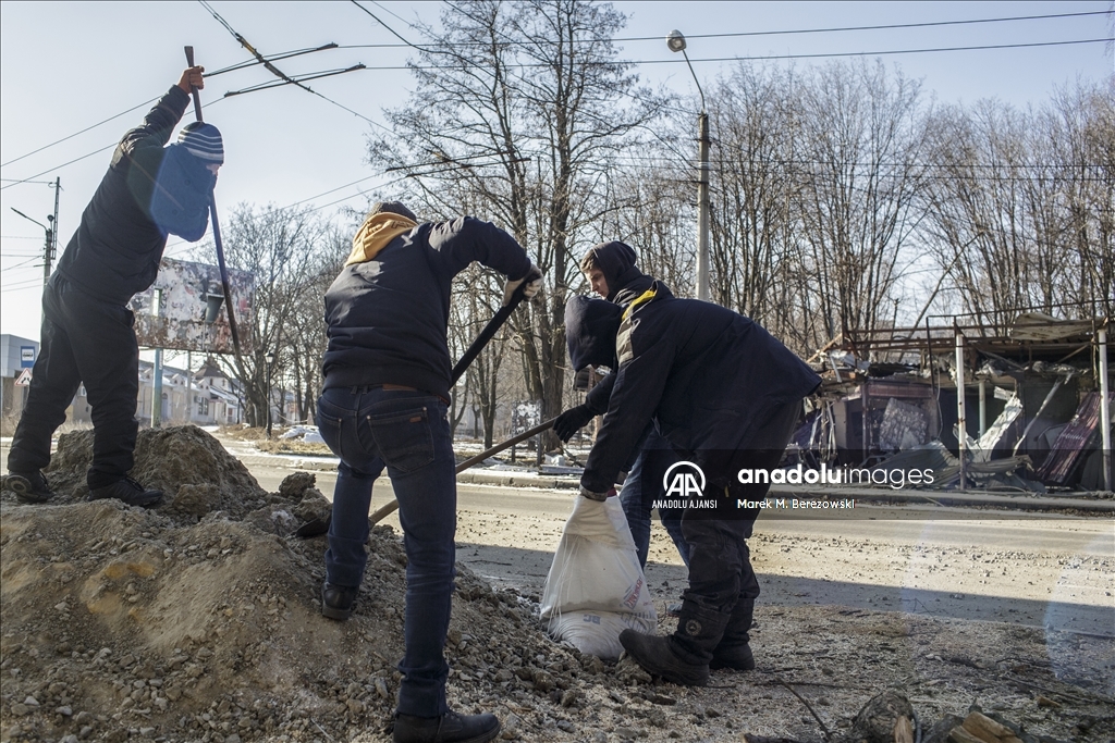 Ukrayna'daki saldırılarda harabeye dönen Kostiantynivka'da yaşam savaşın gölgesinde devam ediyor