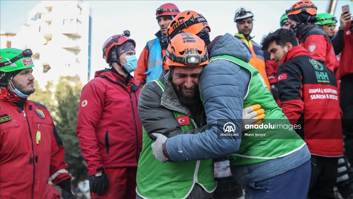 "Asrın felaketi"nin 5. gününde arama kurtarma çalışmaları devam ediyor